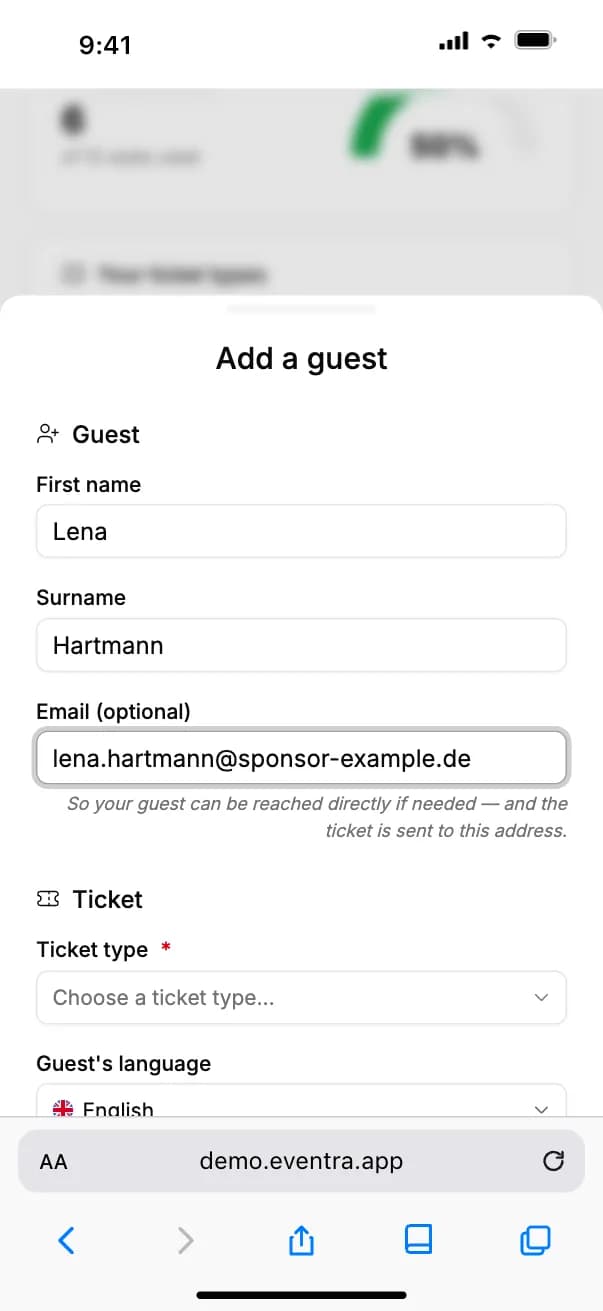 Anfitrión añadiendo un invitado en la página de invitación